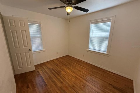House in Saint Petersburg, Florida 2 bedrooms, 61.13 sq.m. № 2236533 - photo 6