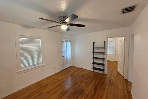 House in Saint Petersburg, Florida 2 bedrooms, 61.13 sq.m. № 2236533 - photo 5