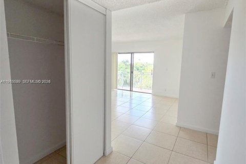 Condo in Plantation, Florida, 1 bedroom  № 2043756 - photo 2