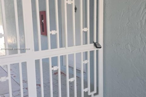 Condo in Plantation, Florida, 1 bedroom  № 2043756 - photo 14