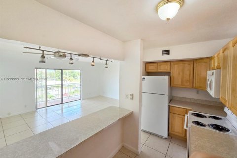 Condo in Plantation, Florida, 1 bedroom  № 2043756 - photo 6