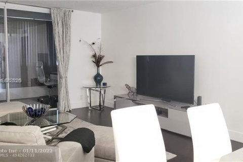 Condo in Hallandale Beach, Florida, 2 bedrooms  № 2044668