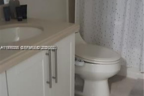 Copropriété à louer à Hallandale Beach, Floride: 2 chambres, 101.45 m2 № 2044668 - photo 8