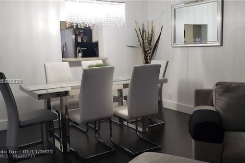 Copropriété à louer à Hallandale Beach, Floride: 2 chambres, 101.45 m2 № 2044668 - photo 3