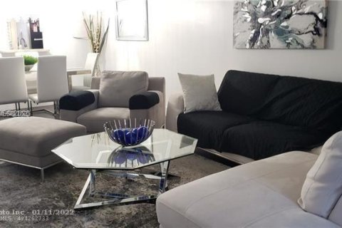 Copropriété à louer à Hallandale Beach, Floride: 2 chambres, 101.45 m2 № 2044668 - photo 4