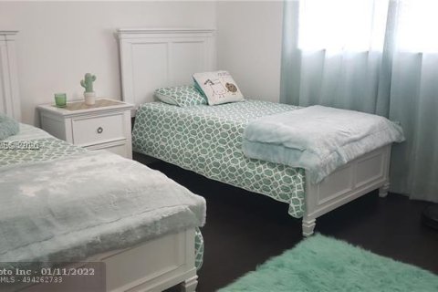 Copropriété à louer à Hallandale Beach, Floride: 2 chambres, 101.45 m2 № 2044668 - photo 9