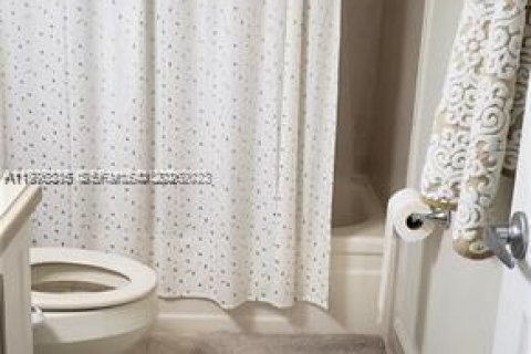 Copropriété à louer à Hallandale Beach, Floride: 2 chambres, 101.45 m2 № 2044668 - photo 6