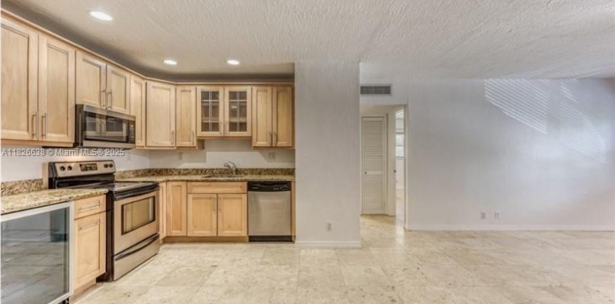 Condo in Fort Lauderdale, Florida, 2 bedrooms № 1796348