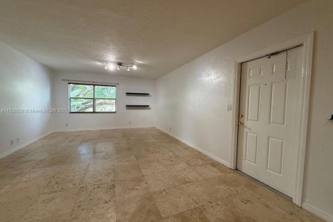 Condo in Fort Lauderdale, Florida, 2 bedrooms № 1796348 - photo 6