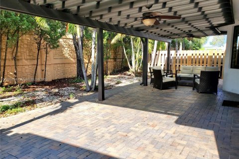 Villa ou maison à louer à Miami, Floride: 3 chambres, 142.51 m2 № 1950512 - photo 30