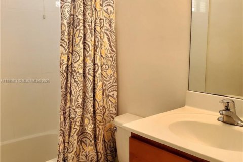 Villa ou maison à louer à Miami, Floride: 3 chambres, 142.51 m2 № 1950512 - photo 29