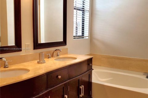 Villa ou maison à louer à Miami, Floride: 3 chambres, 142.51 m2 № 1950512 - photo 23