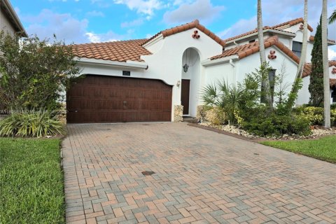 Villa ou maison à louer à Miami, Floride: 3 chambres, 142.51 m2 № 1950512 - photo 2