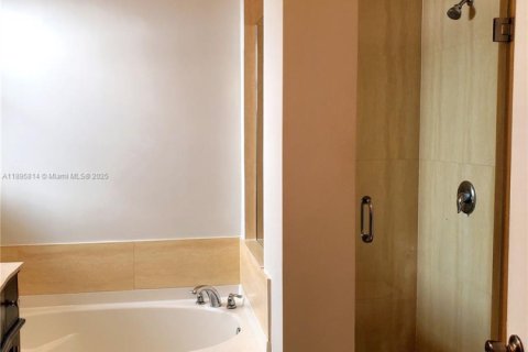 Villa ou maison à louer à Miami, Floride: 3 chambres, 142.51 m2 № 1950512 - photo 25