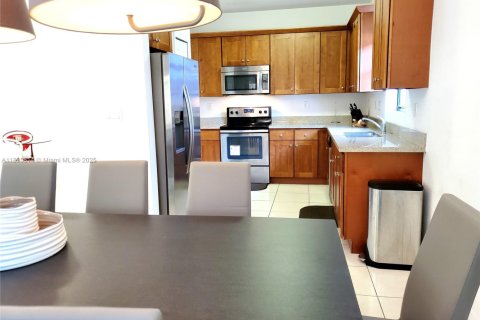 Villa ou maison à louer à Miami, Floride: 3 chambres, 142.51 m2 № 1950512 - photo 11