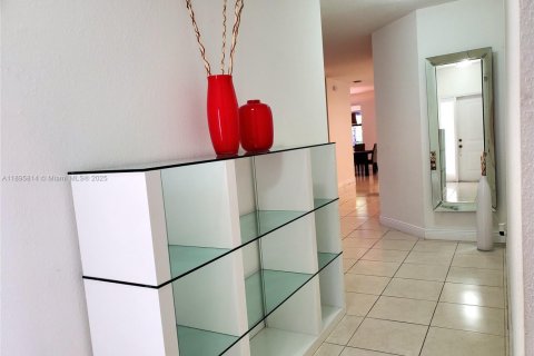 Villa ou maison à louer à Miami, Floride: 3 chambres, 142.51 m2 № 1950512 - photo 4