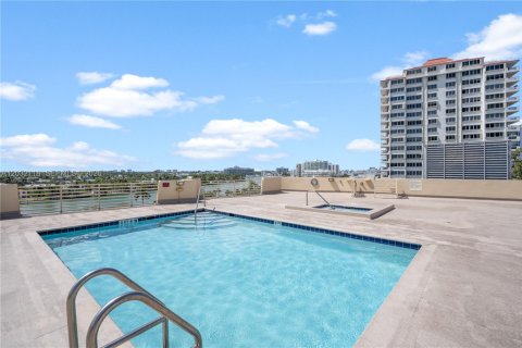 Condominio en alquiler en Miami Beach, Florida, 1 dormitorio, 87.24 m2 № 2084902 - foto 29
