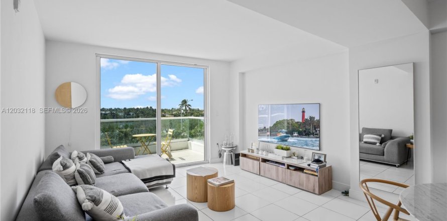 Condominio en Miami Beach, Florida, 1 dormitorio  № 2084902