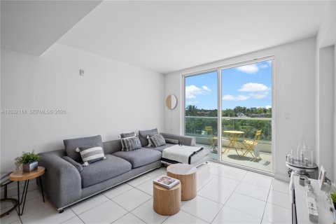 Condominio en alquiler en Miami Beach, Florida, 1 dormitorio, 87.24 m2 № 2084902 - foto 2