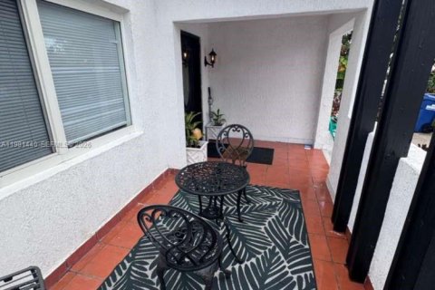 House in Miami, Florida 3 bedrooms, 202.34 sq.m. № 2043251 - photo 17