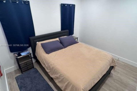 House in Miami, Florida 3 bedrooms, 202.34 sq.m. № 2043251 - photo 11