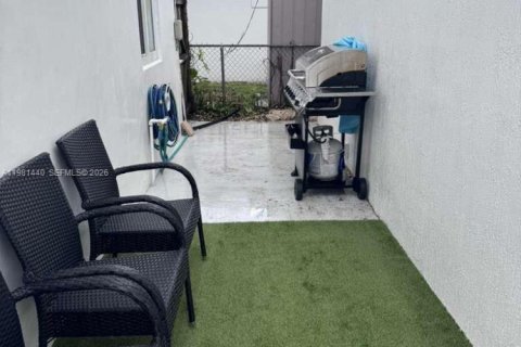 House in Miami, Florida 3 bedrooms, 202.34 sq.m. № 2043251 - photo 19