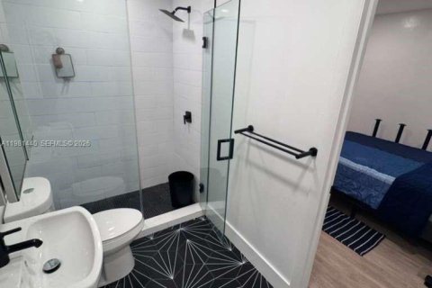 House in Miami, Florida 3 bedrooms, 202.34 sq.m. № 2043251 - photo 13