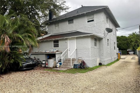 Купить коммерческую недвижимость в Майами, Флорида 253.62м2, № 2054415 - фото 2