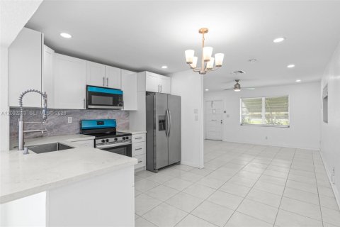 Casa en venta en Tamarac, Florida, 2 dormitorios, 98.66 m2 № 2067751 - foto 11