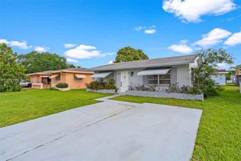 Casa en venta en Tamarac, Florida, 2 dormitorios, 98.66 m2 № 2067751 - foto 3