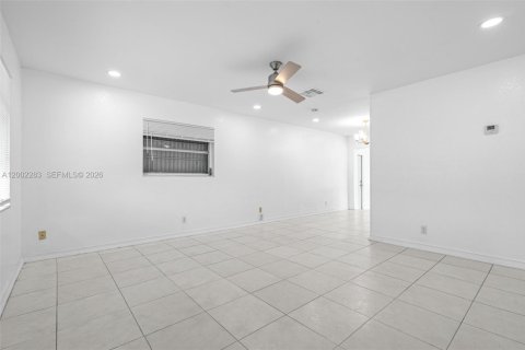 Casa en venta en Tamarac, Florida, 2 dormitorios, 98.66 m2 № 2067751 - foto 4