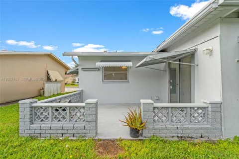 Casa en venta en Tamarac, Florida, 2 dormitorios, 98.66 m2 № 2067751 - foto 25