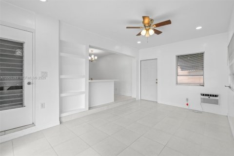 Casa en venta en Tamarac, Florida, 2 dormitorios, 98.66 m2 № 2067751 - foto 14