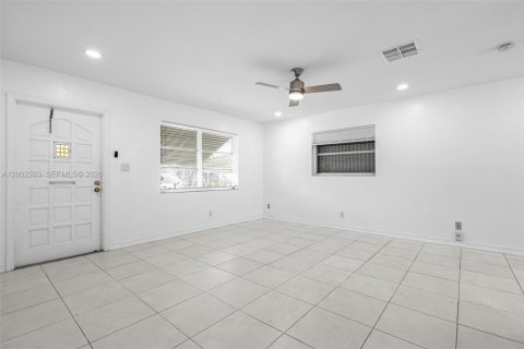 Casa en venta en Tamarac, Florida, 2 dormitorios, 98.66 m2 № 2067751 - foto 5