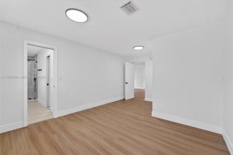 House in Plantation, Florida 3 bedrooms, 168.9 sq.m. № 2046089 - photo 18