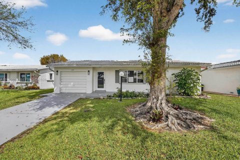 House in Plantation, Florida 3 bedrooms, 168.9 sq.m. № 2046089 - photo 2