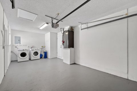 House in Plantation, Florida 3 bedrooms, 168.9 sq.m. № 2046089 - photo 22