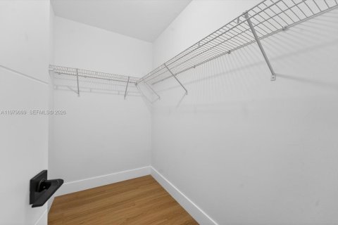 House in Plantation, Florida 3 bedrooms, 168.9 sq.m. № 2046089 - photo 16