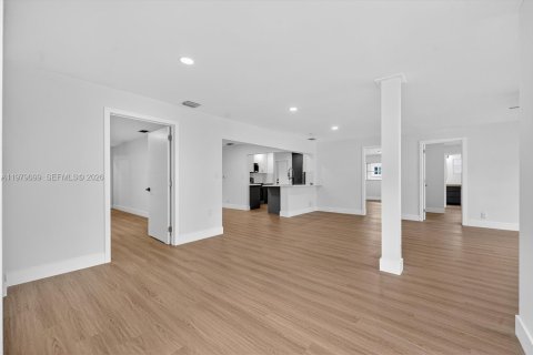 House in Plantation, Florida 3 bedrooms, 168.9 sq.m. № 2046089 - photo 9