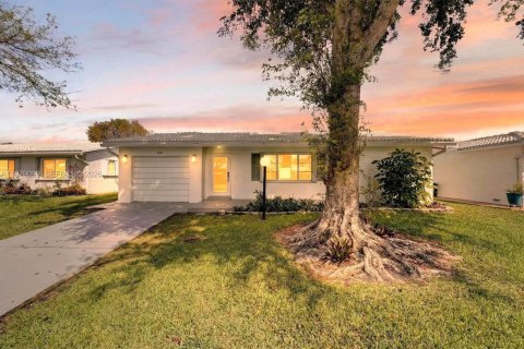 House in Plantation, Florida 3 bedrooms, 168.9 sq.m. № 2046089 - photo 1