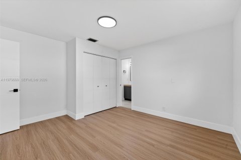 House in Plantation, Florida 3 bedrooms, 168.9 sq.m. № 2046089 - photo 20