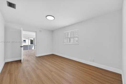 House in Plantation, Florida 3 bedrooms, 168.9 sq.m. № 2046089 - photo 14