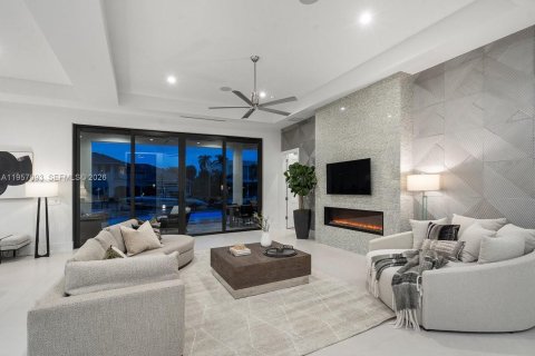 House in Boca Raton, Florida 6 bedrooms, 456.15 sq.m. № 2031393 - photo 21