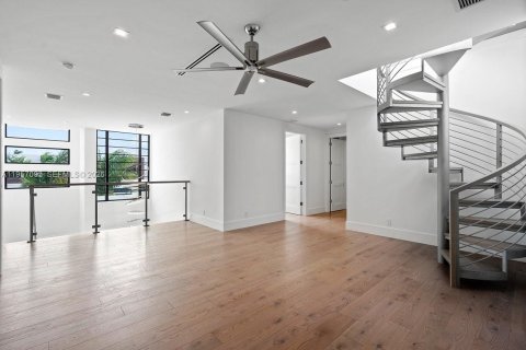 House in Boca Raton, Florida 6 bedrooms, 456.15 sq.m. № 2031393 - photo 14