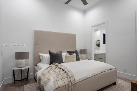 House in Boca Raton, Florida 6 bedrooms, 456.15 sq.m. № 2031393 - photo 19