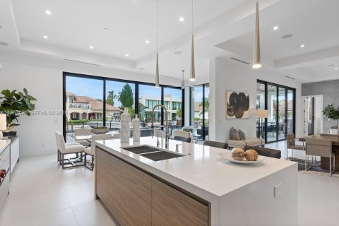 House in Boca Raton, Florida 6 bedrooms, 456.15 sq.m. № 2031393 - photo 29