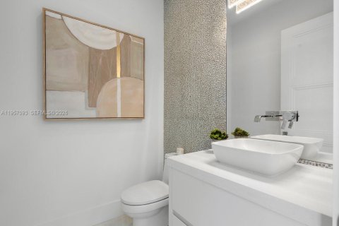 House in Boca Raton, Florida 6 bedrooms, 456.15 sq.m. № 2031393 - photo 24