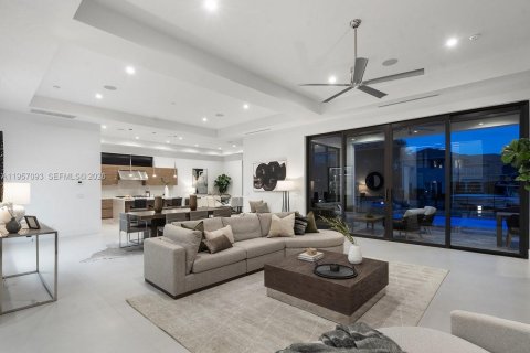 House in Boca Raton, Florida 6 bedrooms, 456.15 sq.m. № 2031393 - photo 20