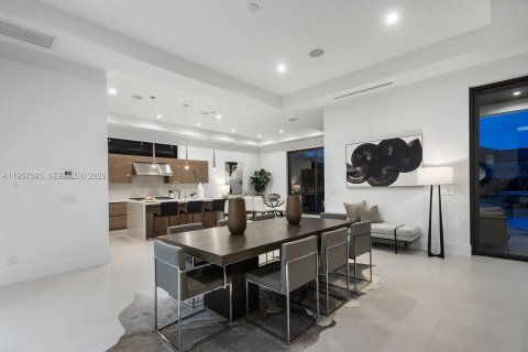 House in Boca Raton, Florida 6 bedrooms, 456.15 sq.m. № 2031393 - photo 23