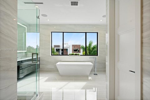 House in Boca Raton, Florida 6 bedrooms, 456.15 sq.m. № 2031393 - photo 12